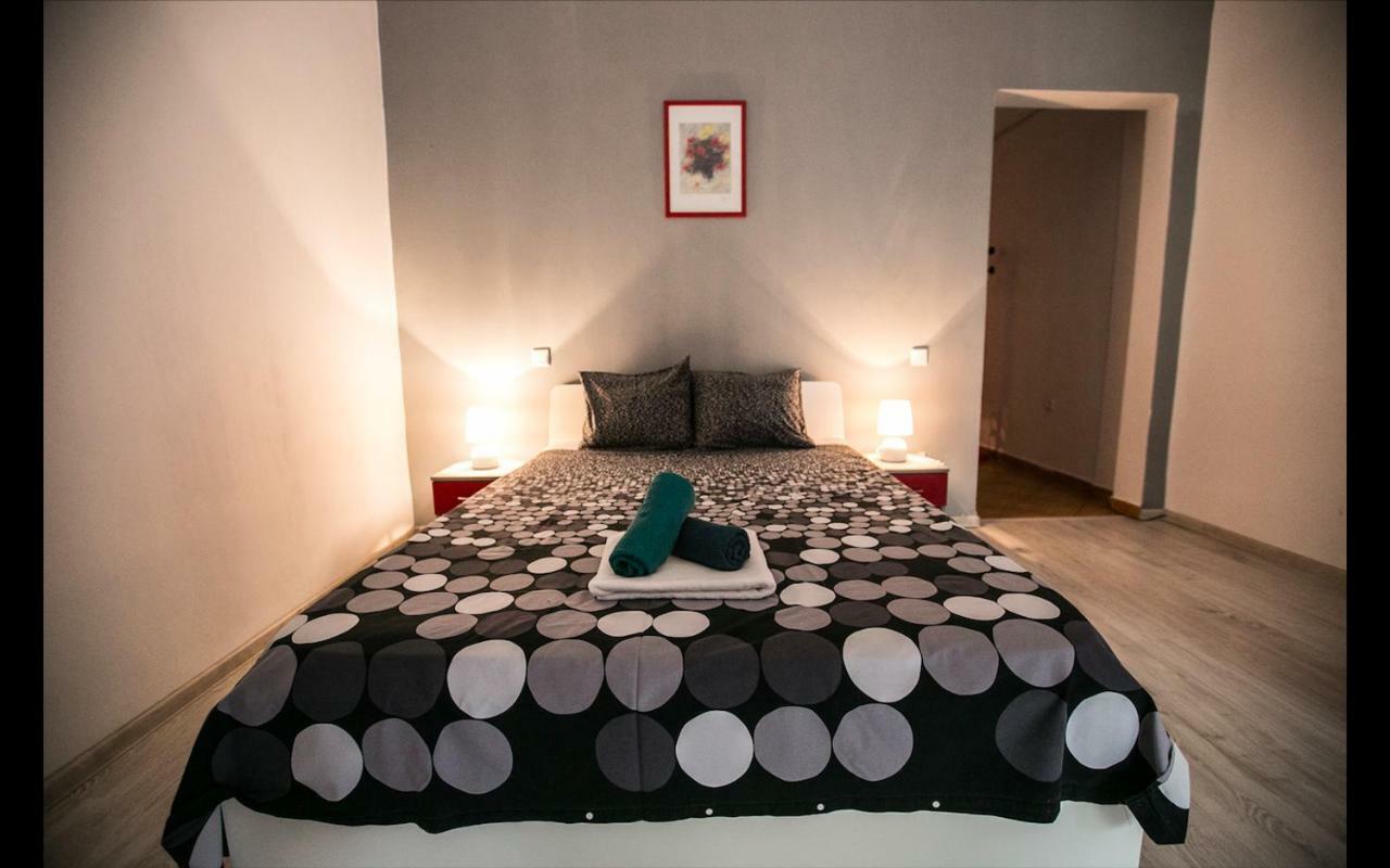Cismigiu Garden Studio Apartment Bucharest Exterior photo