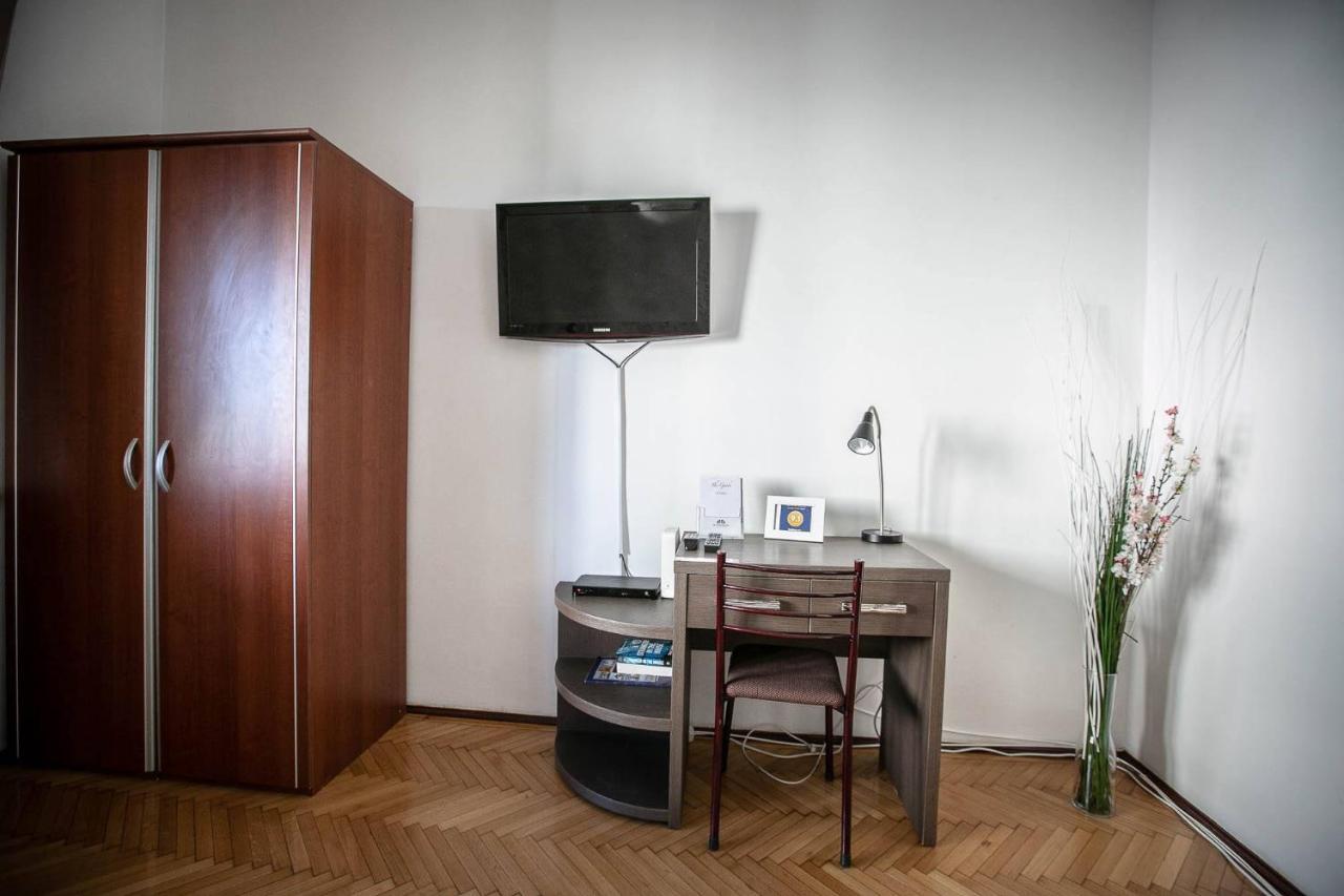 Cismigiu Garden Studio Apartment Bucharest Exterior photo